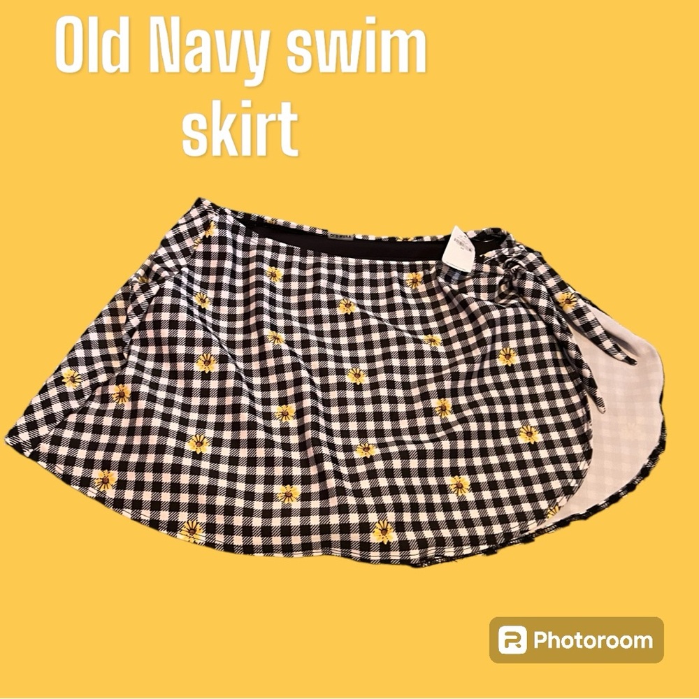 NWT old navy swim skirt. Never worn. Sz xs